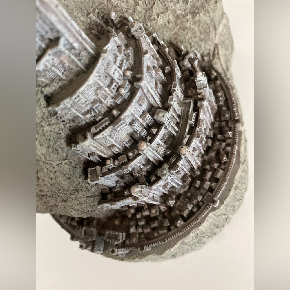 EUC Lord of the Rings Mina’s Tirith catch all sculpture from WETA - Picture 12 of 15